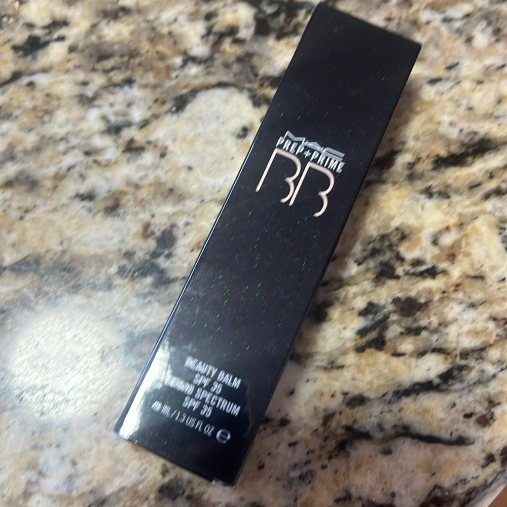 💕🌙Rare! Mac Extra Light Beauty Balm SPF 35